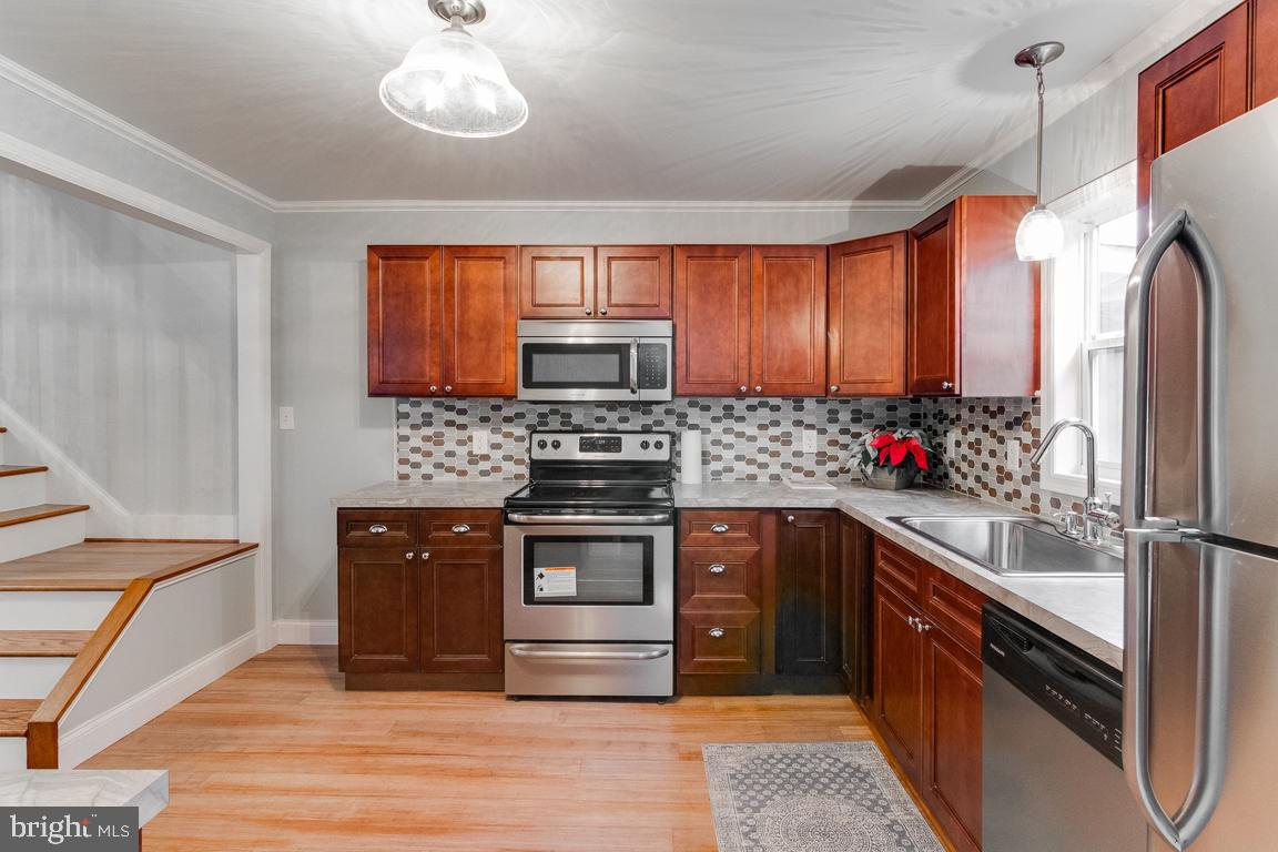 308 Highland AVENUE