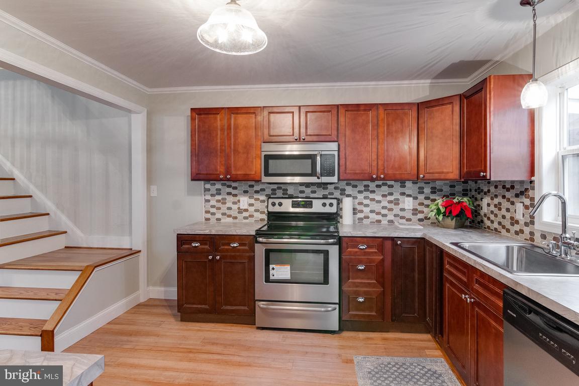308 Highland AVENUE
