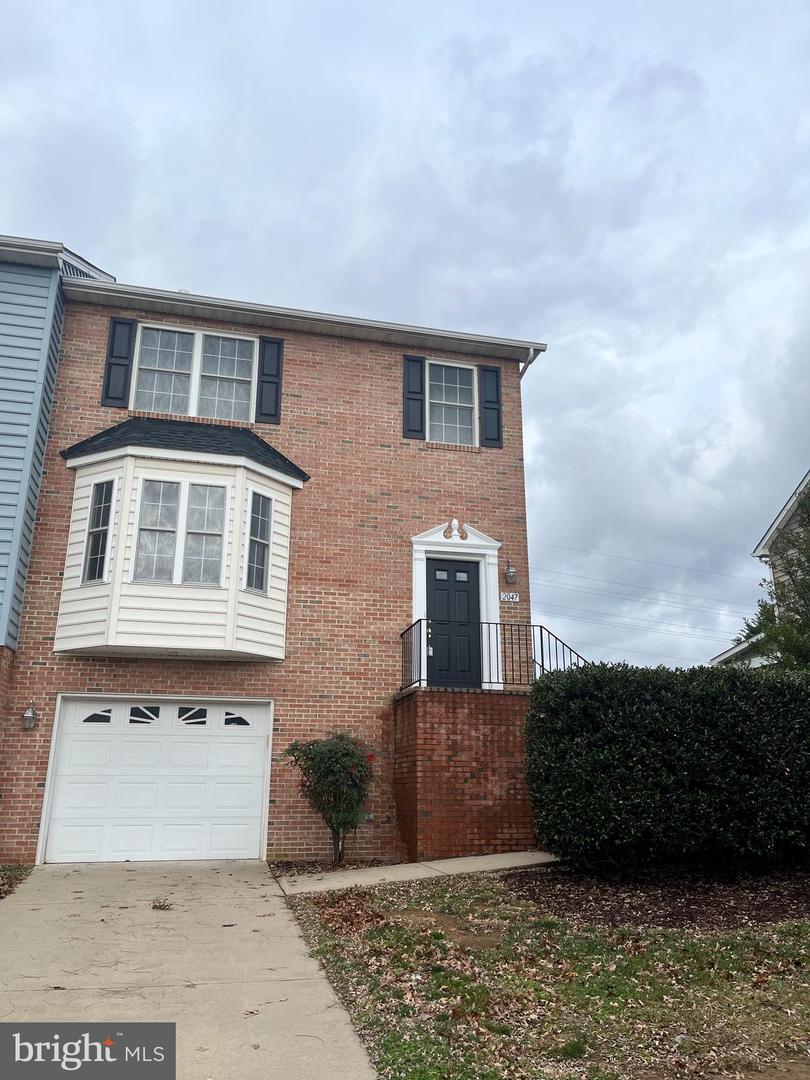 2047 Stoneleigh DRIVE