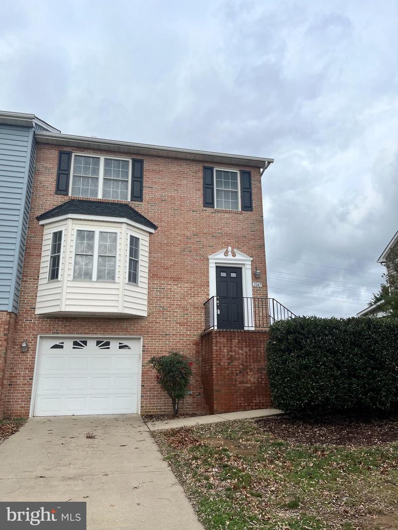 2047 Stoneleigh DRIVE