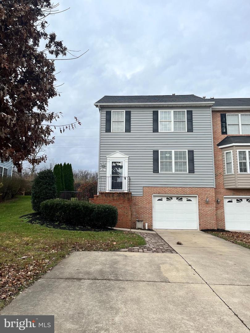 2067 Stoneleigh DRIVE