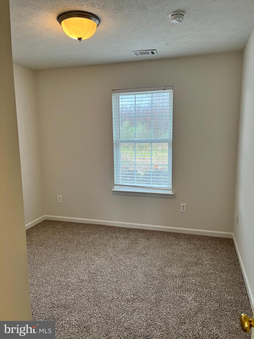 2067 Stoneleigh DRIVE