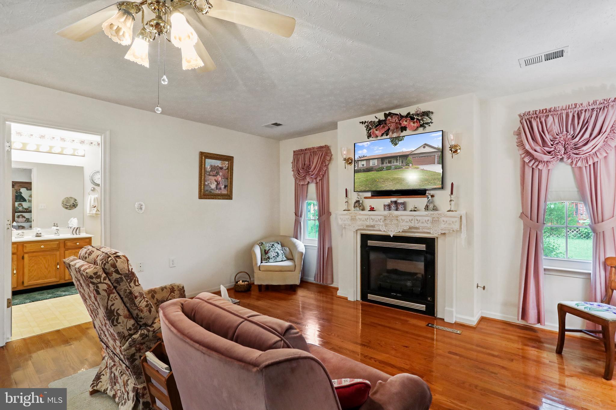 209 W Cedarmeade AVENUE