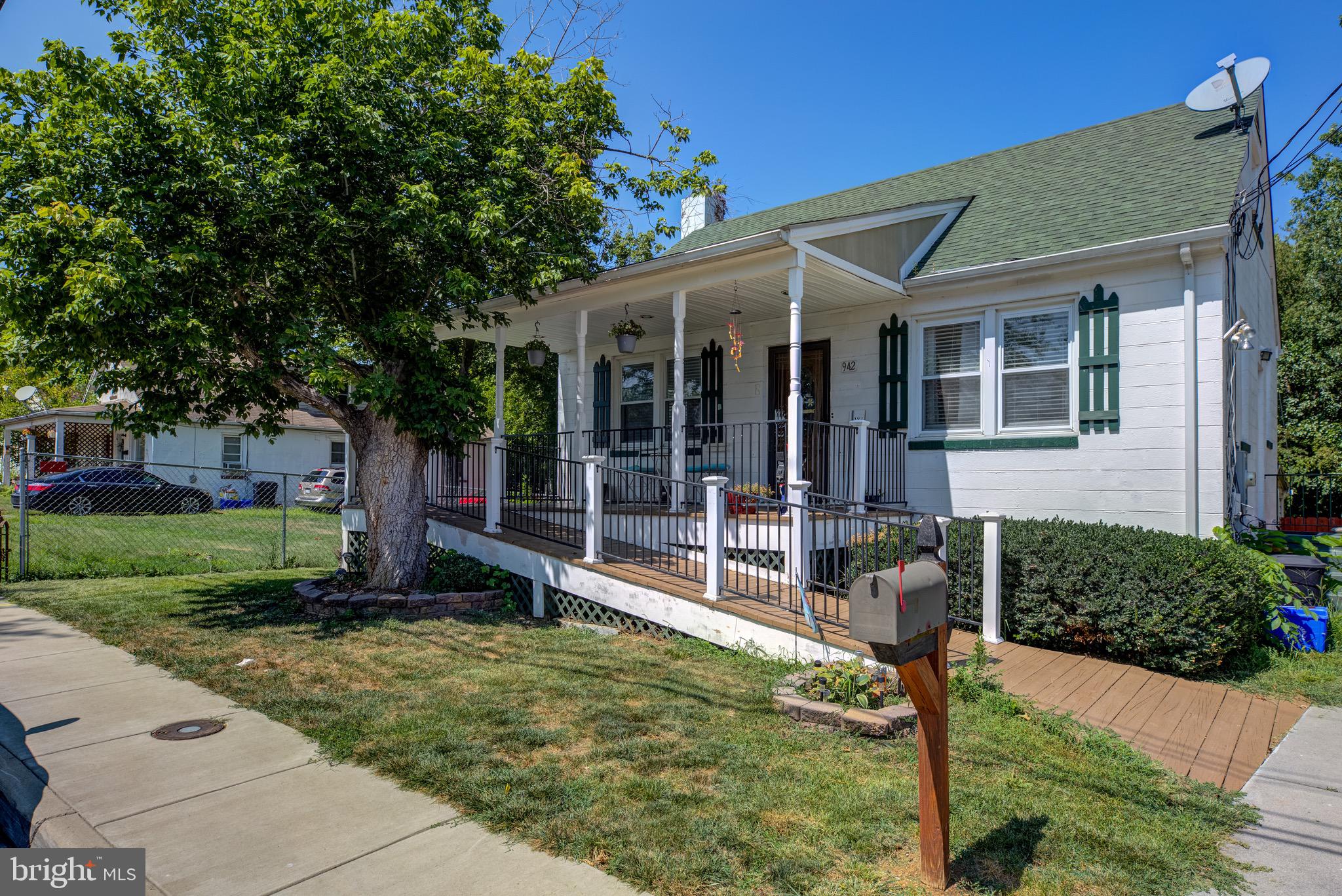 942 Franklin STREET