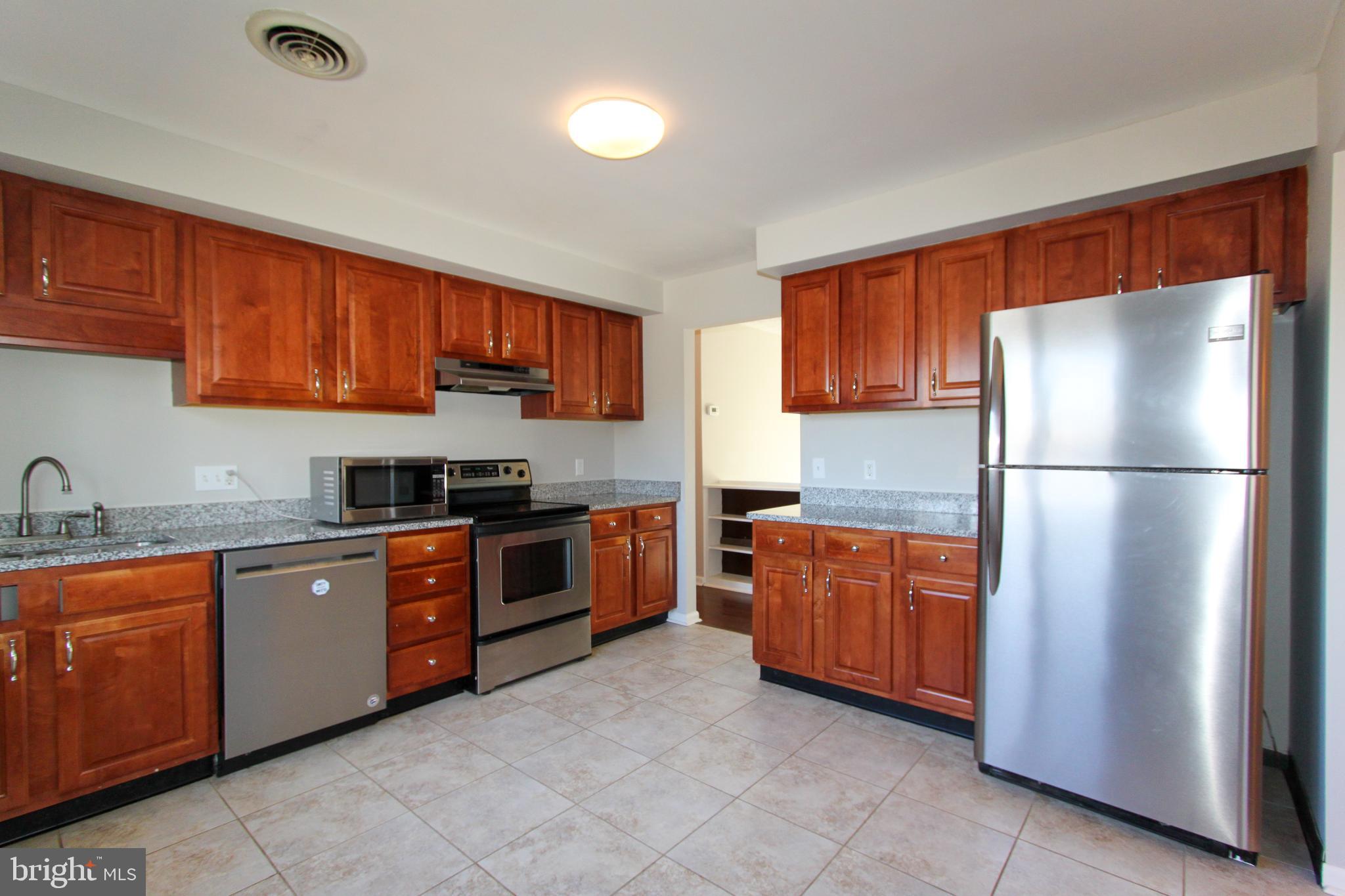 1517 CAROLINE STREET