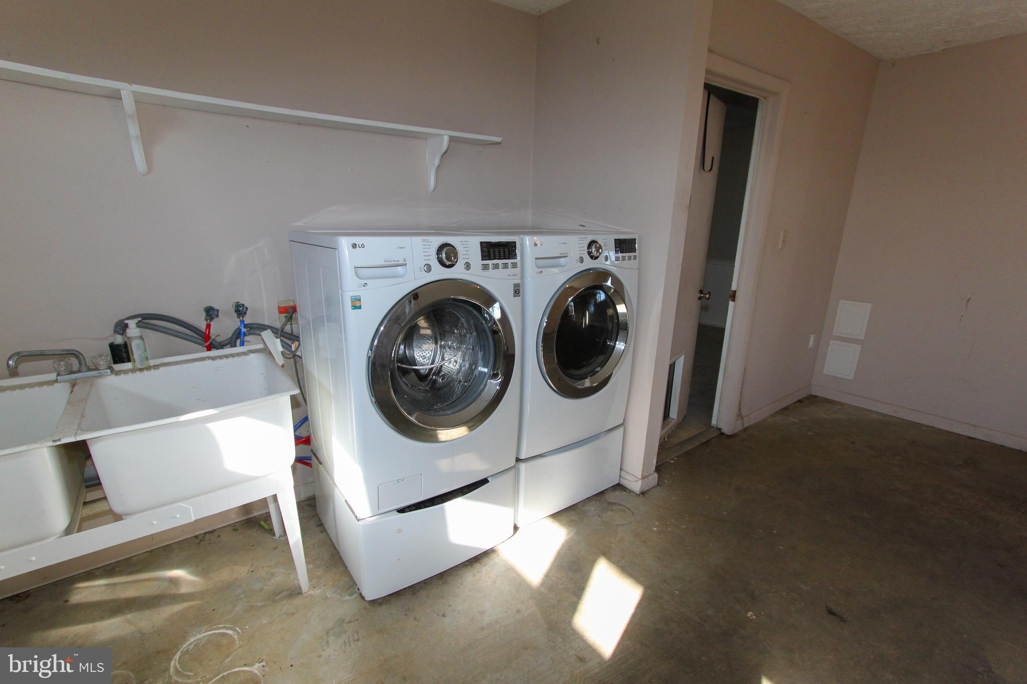 1517 CAROLINE STREET