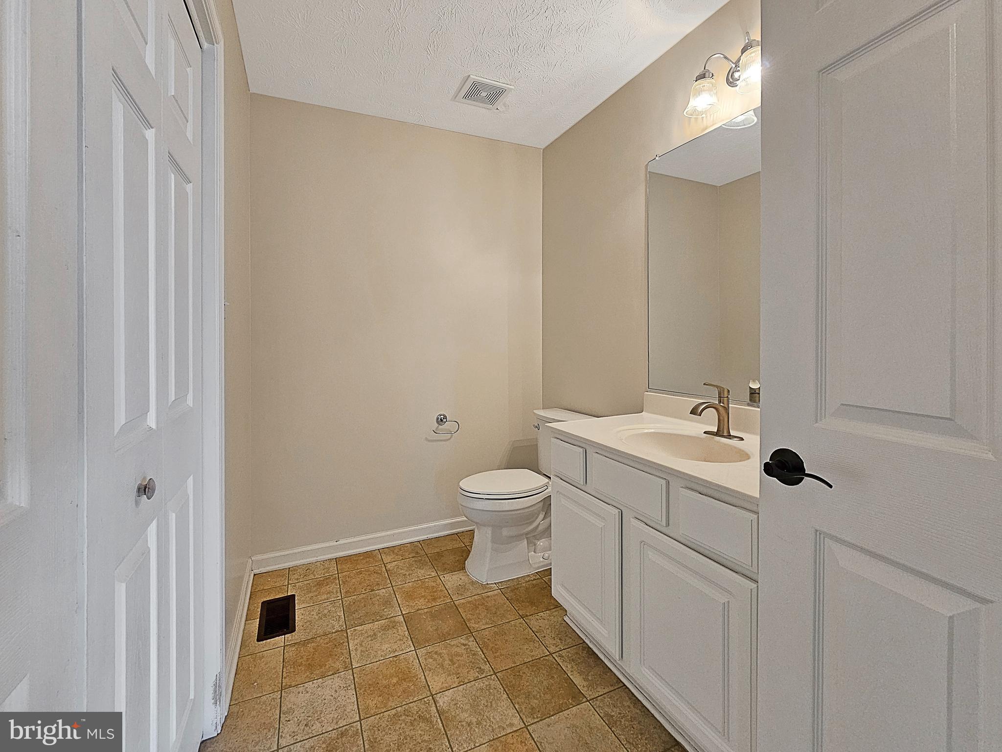 2036 STONELEIGH DRIVE