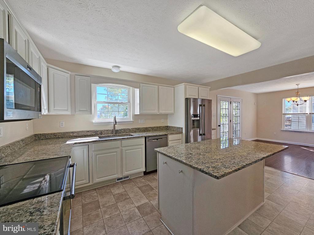 2036 STONELEIGH DRIVE
