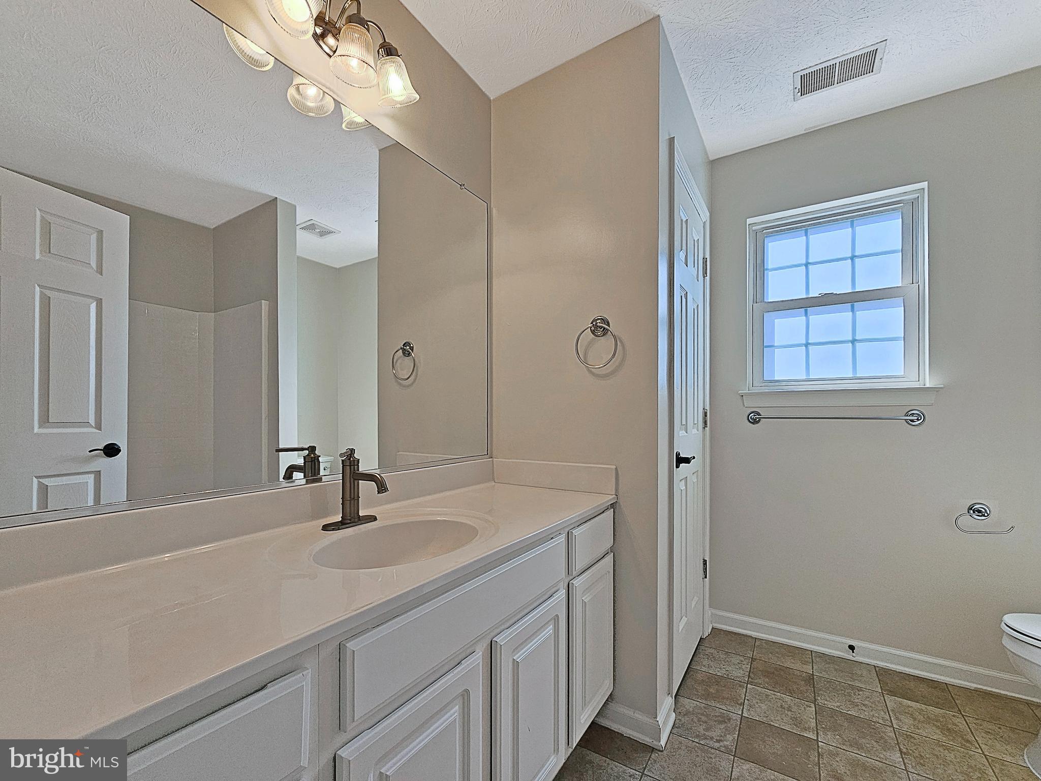 2036 STONELEIGH DRIVE