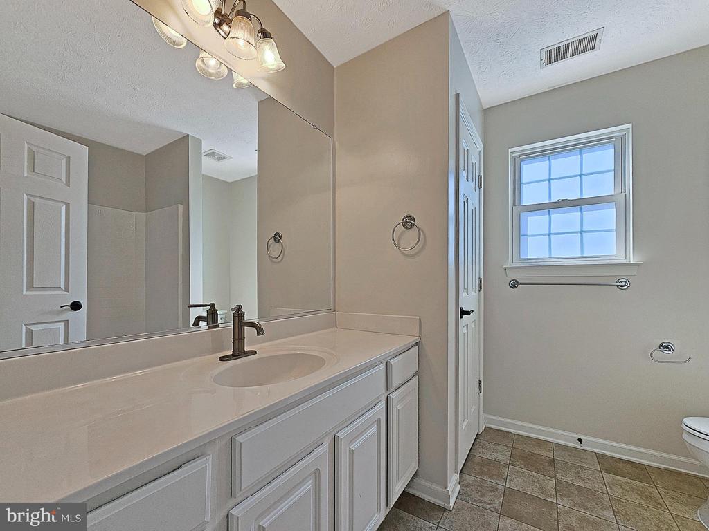 2036 STONELEIGH DRIVE