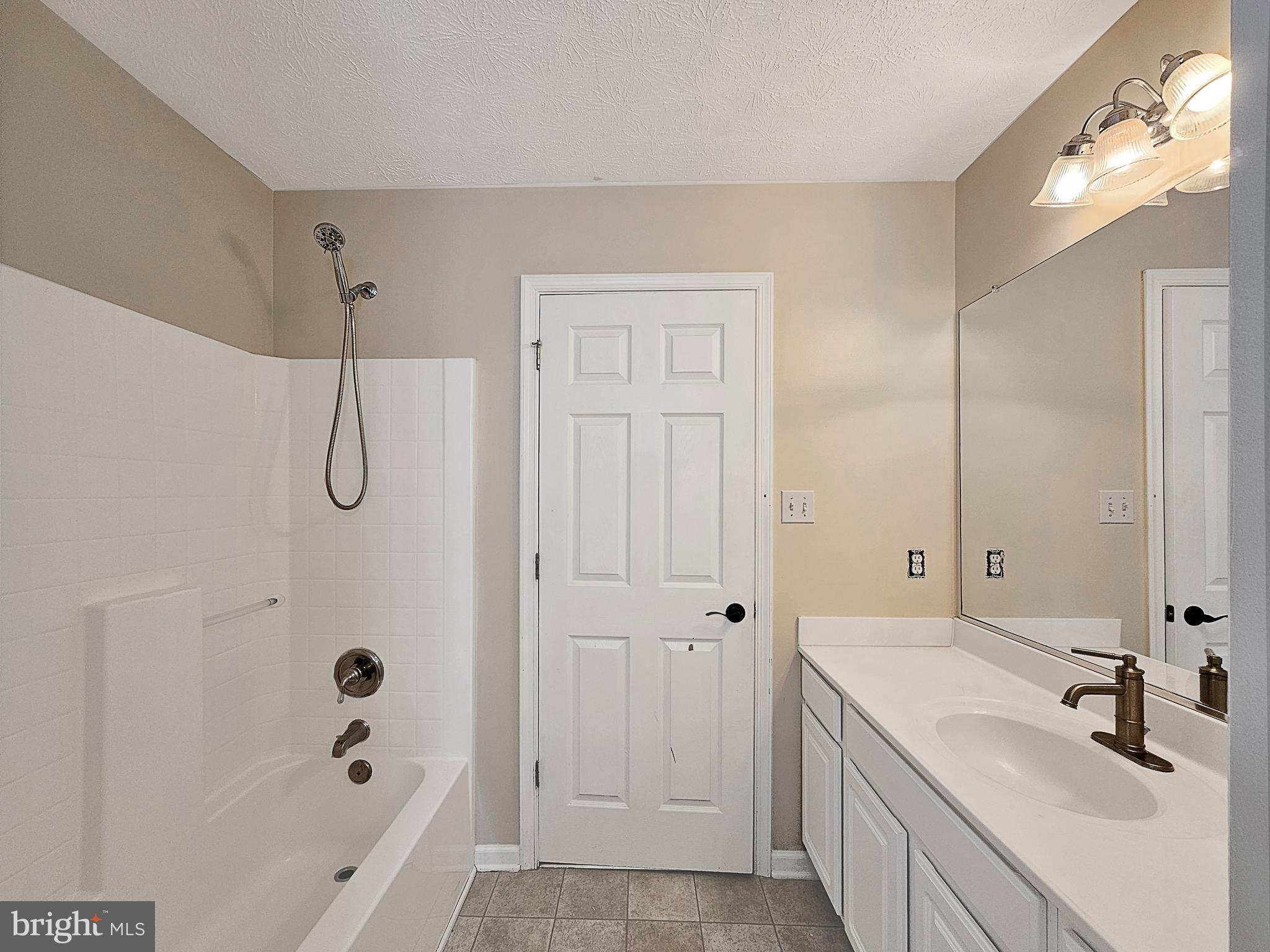 2036 STONELEIGH DRIVE