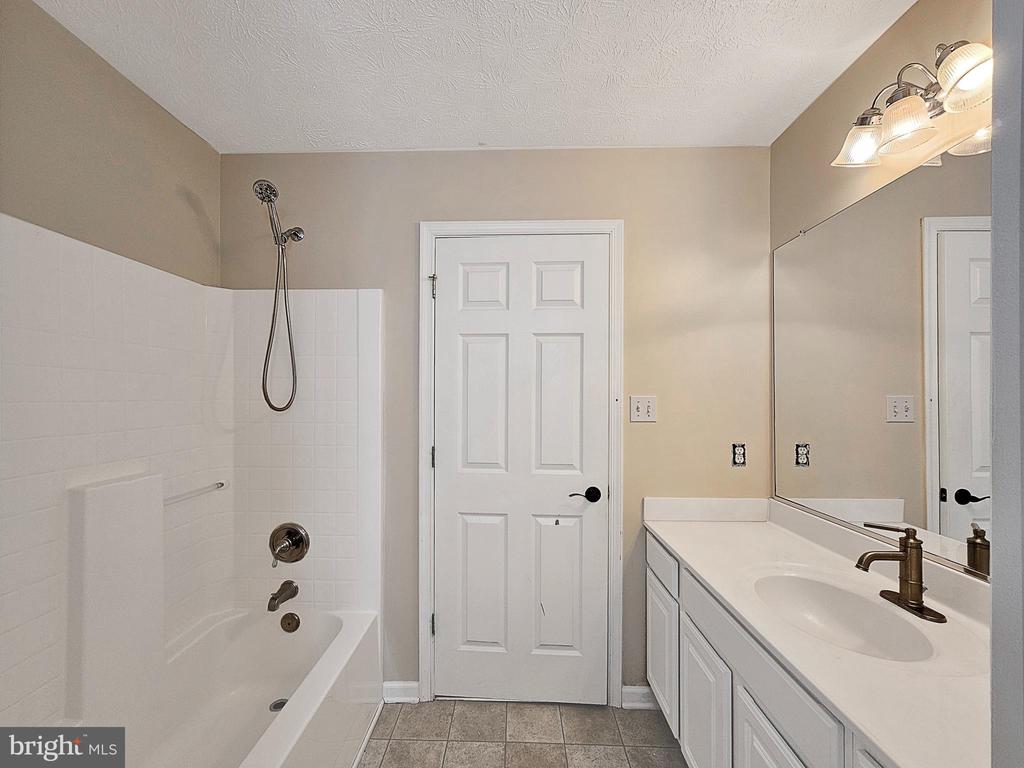 2036 STONELEIGH DRIVE