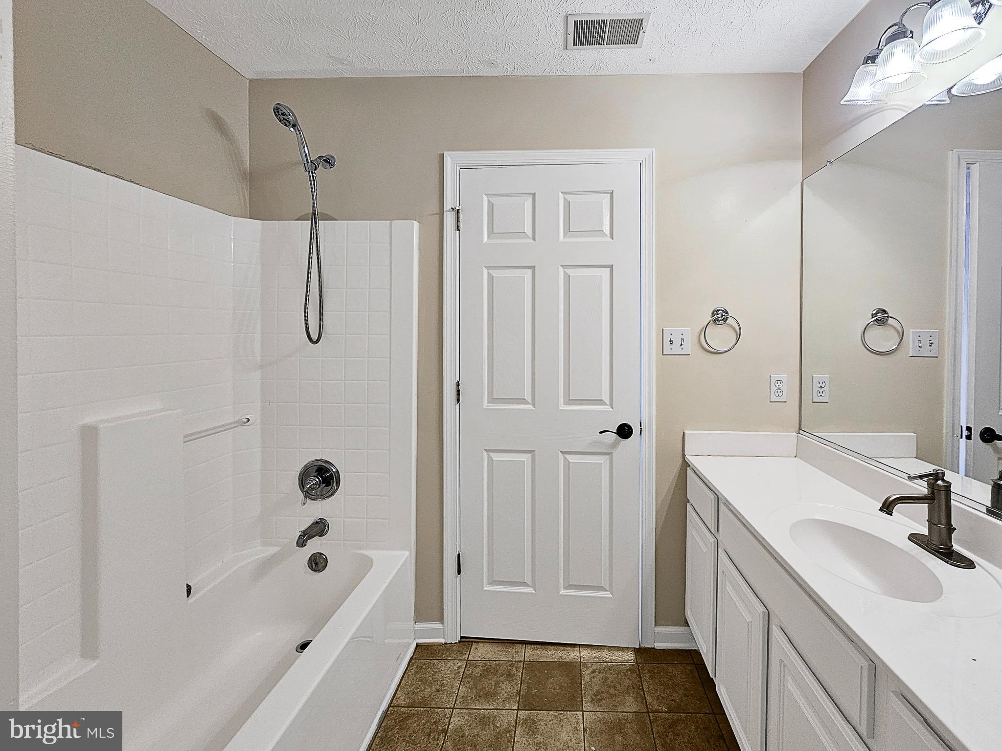 2036 STONELEIGH DRIVE