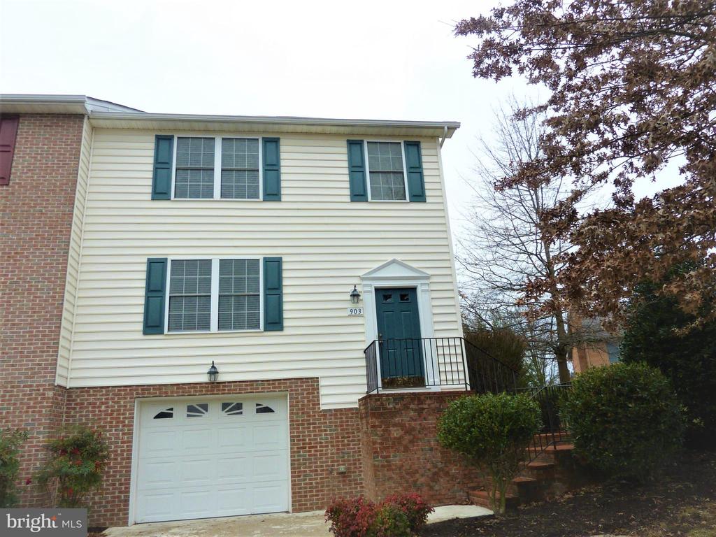 903 WAYNE DRIVE