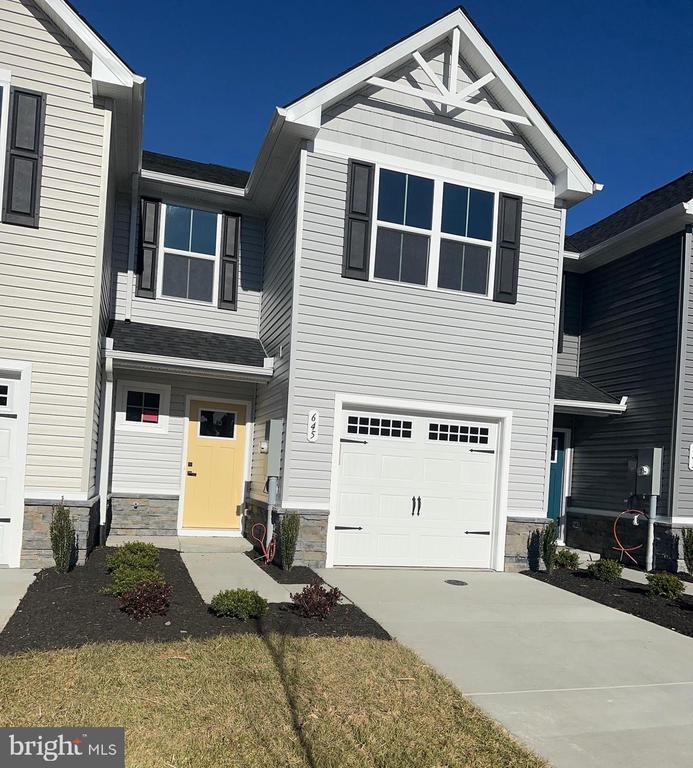 645 LAURELWOOD CIRCLE