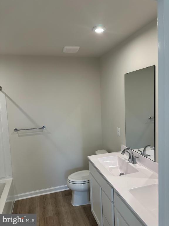 645 LAURELWOOD CIRCLE