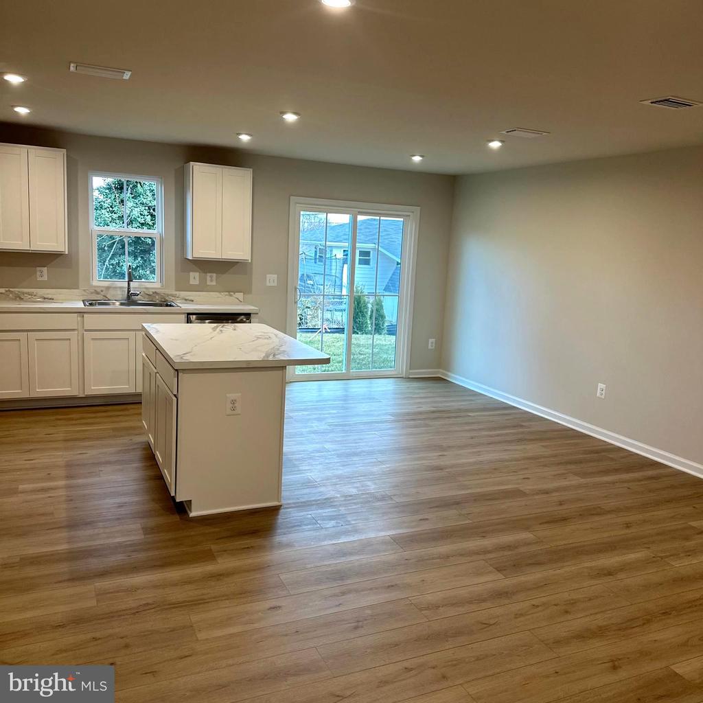 645 LAURELWOOD CIRCLE