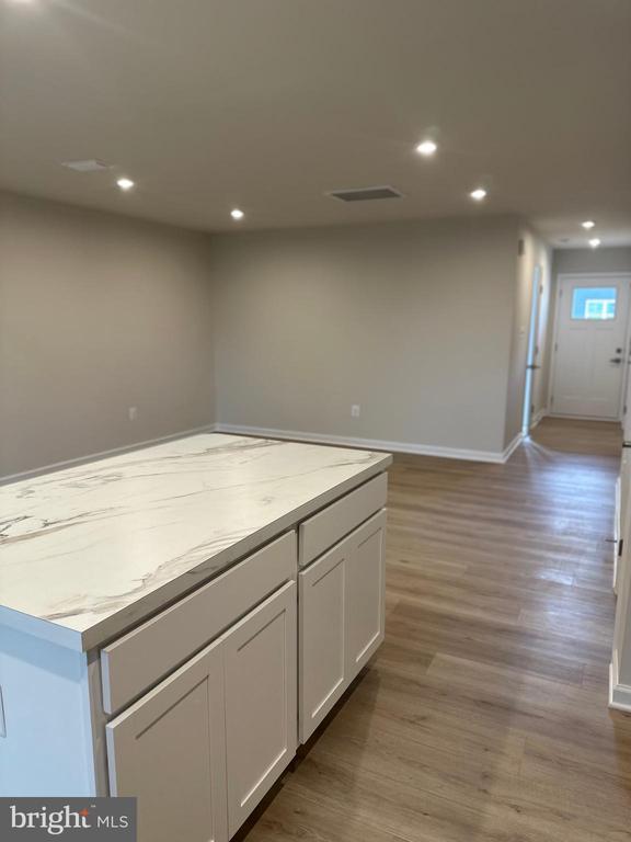 645 LAURELWOOD CIRCLE