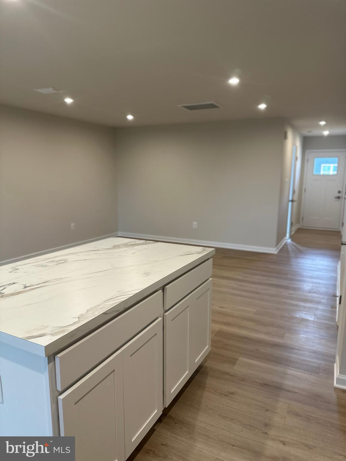 645 LAURELWOOD CIRCLE