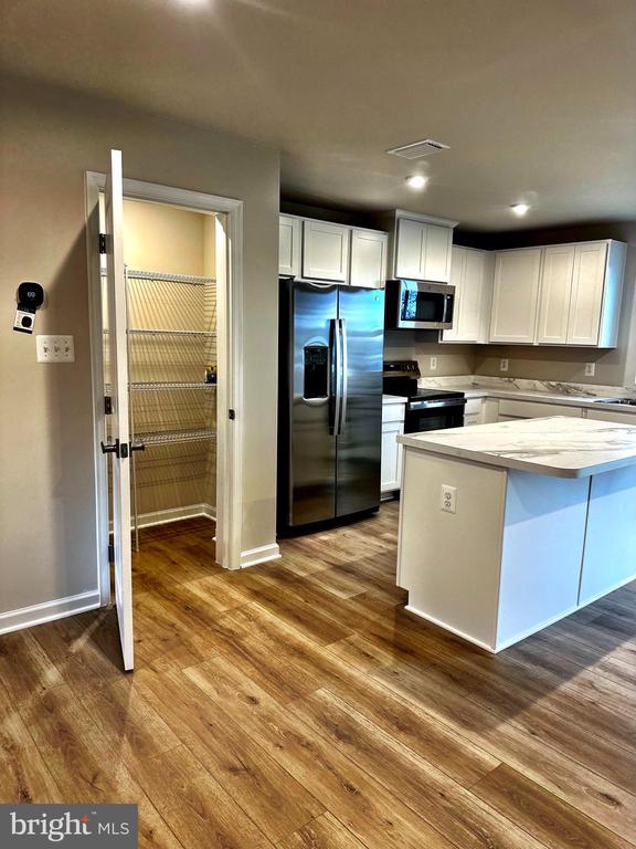 645 LAURELWOOD CIRCLE