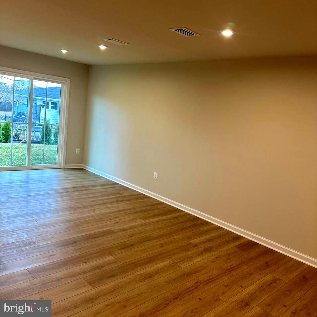 645 LAURELWOOD CIRCLE