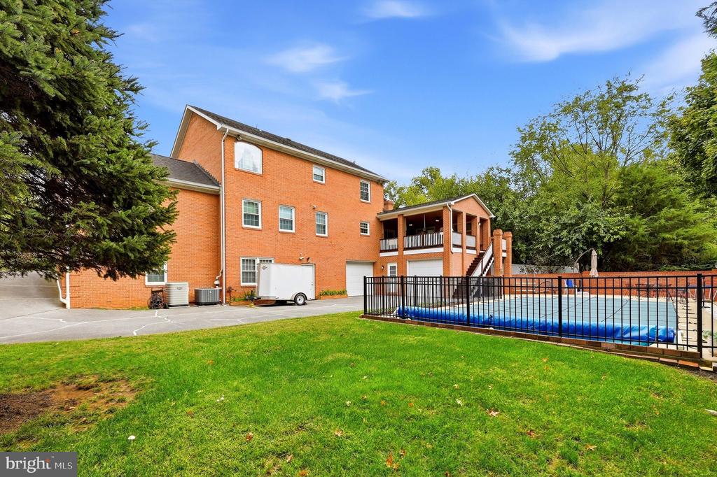 637 TREYS DRIVE