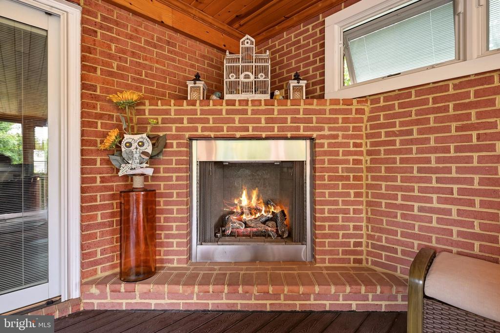 637 TREYS DRIVE