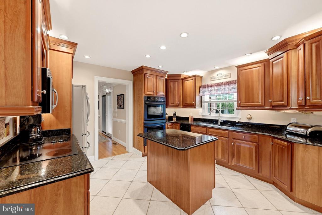 637 TREYS DRIVE