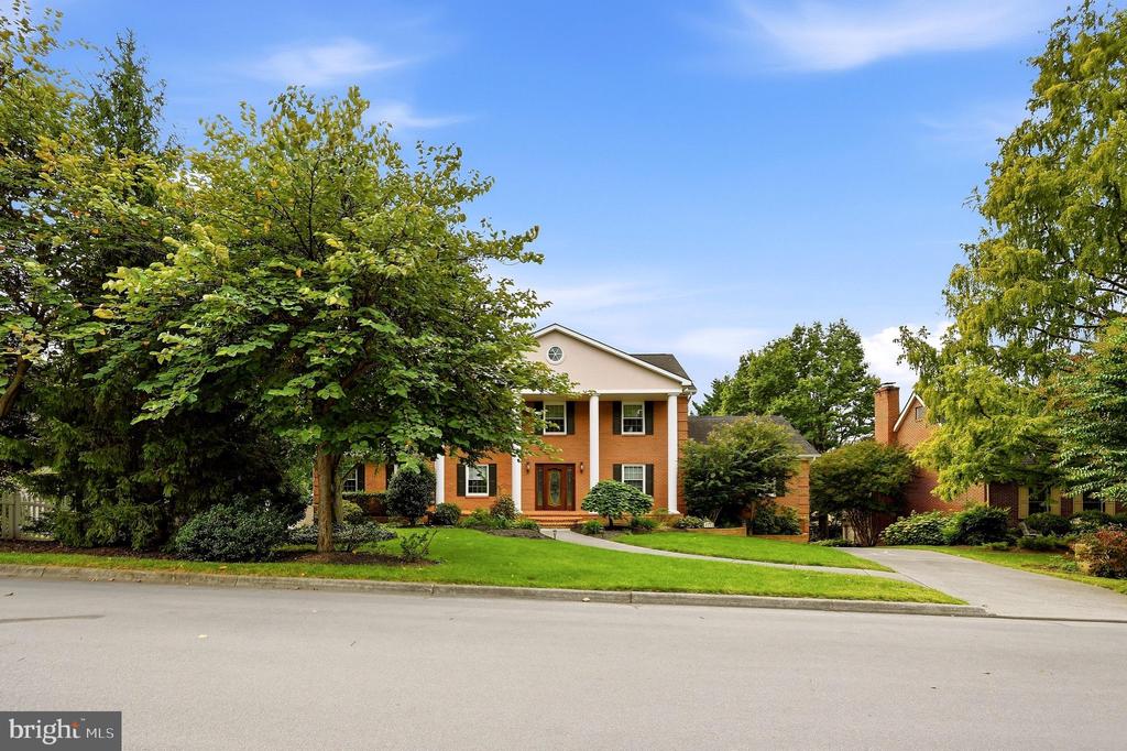 637 TREYS DRIVE