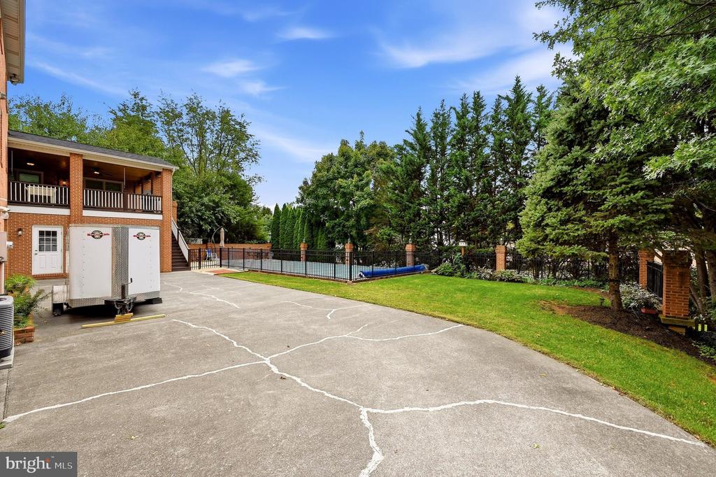 637 TREYS DRIVE