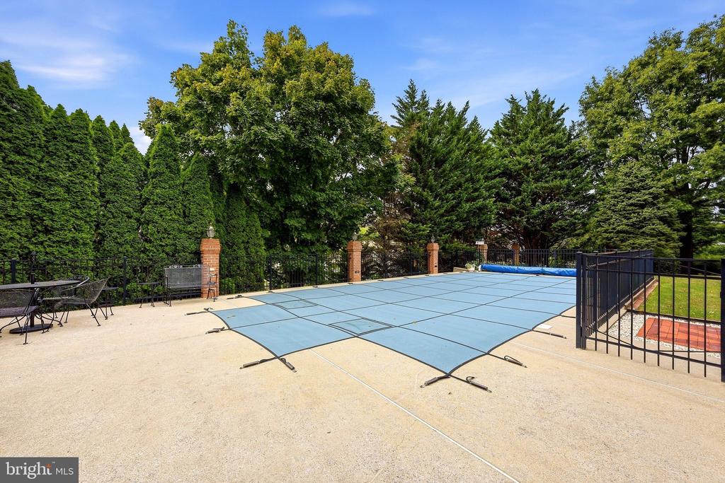 637 TREYS DRIVE