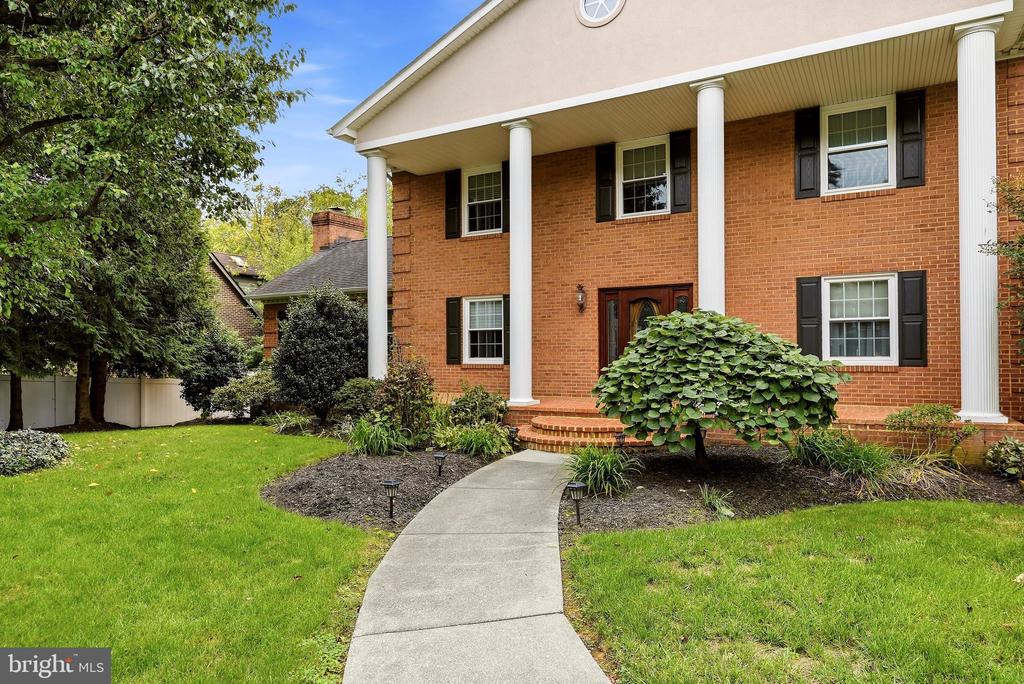 637 TREYS DRIVE