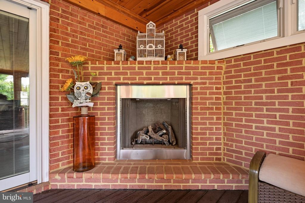 637 TREYS DRIVE