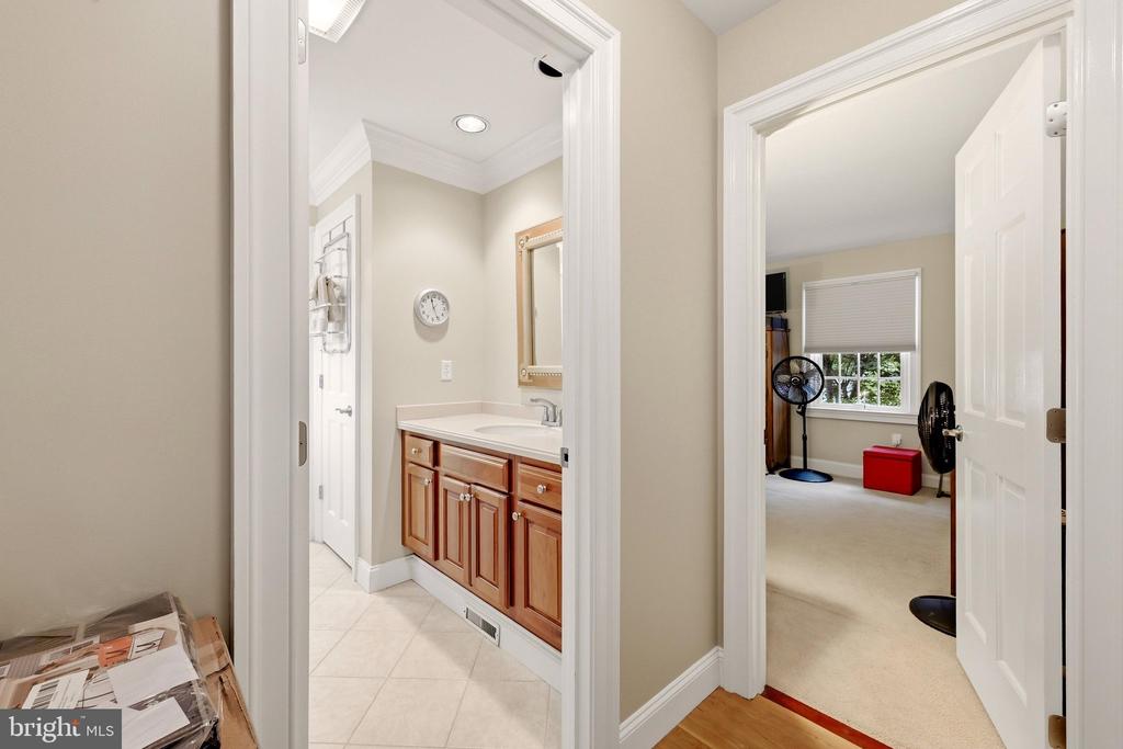 637 TREYS DRIVE
