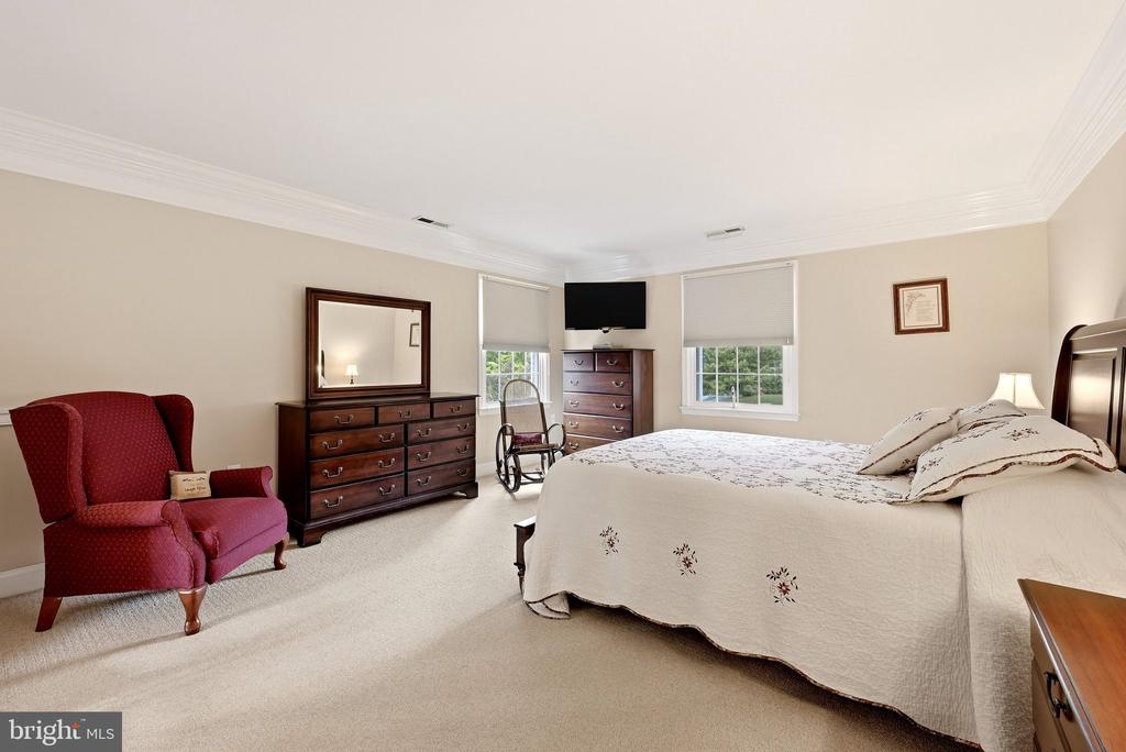 637 TREYS DRIVE