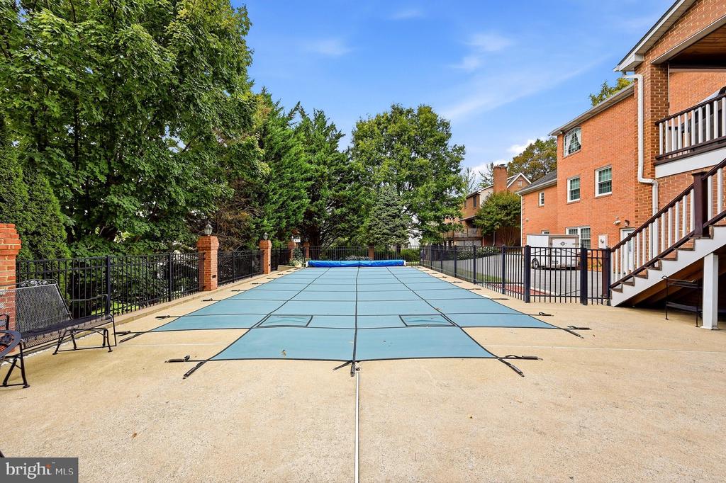 637 TREYS DRIVE