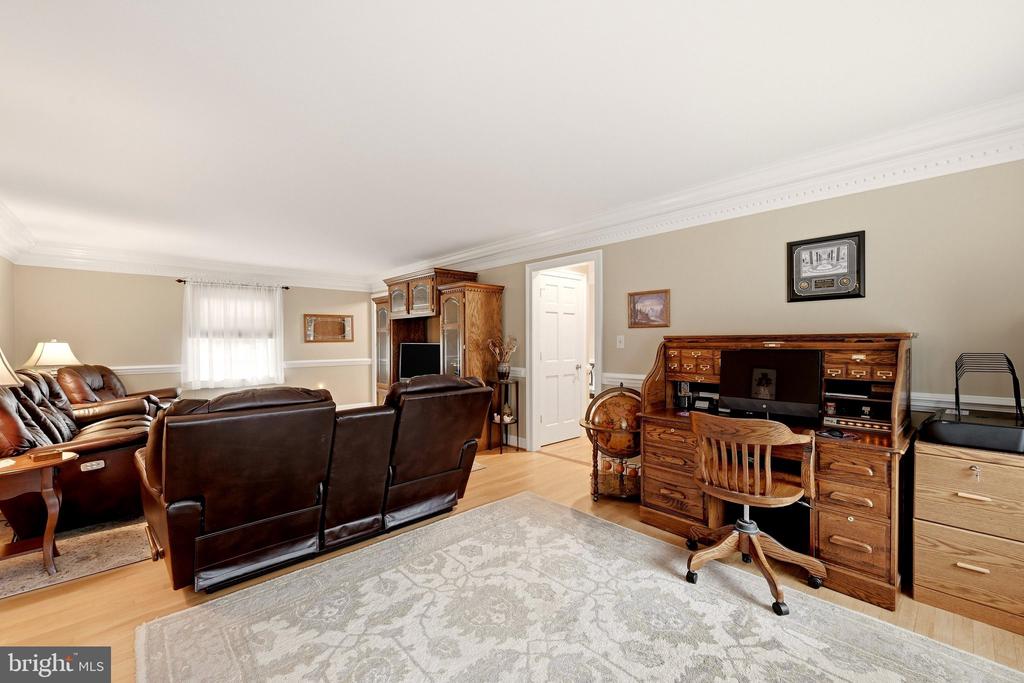637 TREYS DRIVE