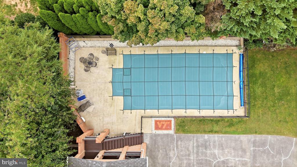 637 TREYS DRIVE