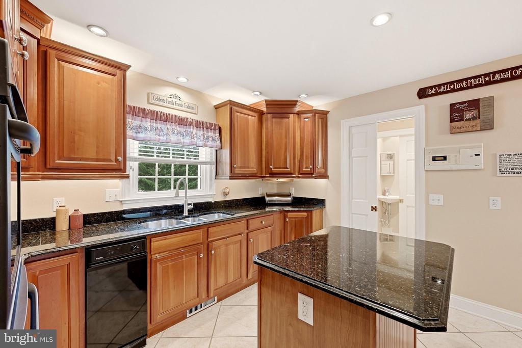 637 TREYS DRIVE