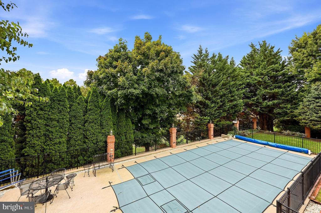 637 TREYS DRIVE