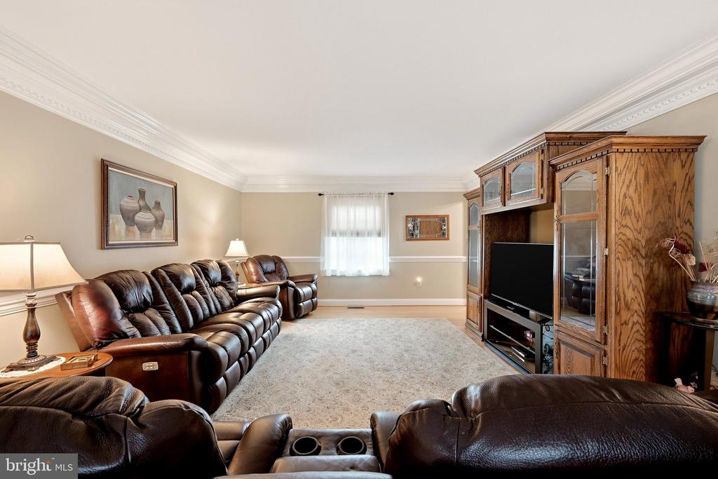 637 TREYS DRIVE