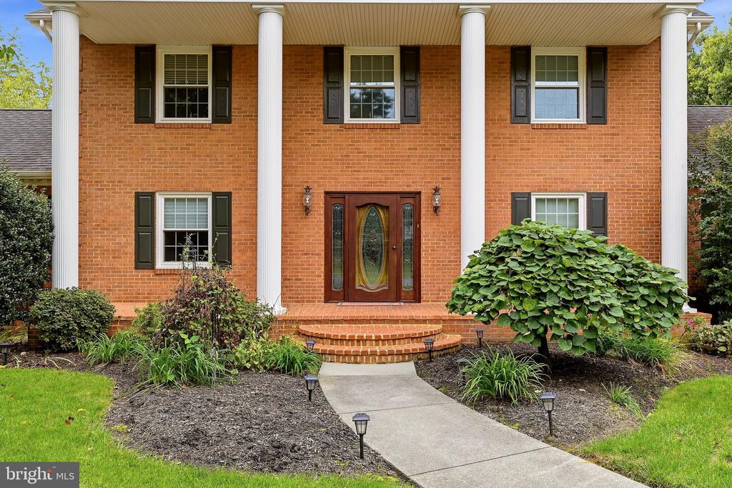 637 TREYS DRIVE