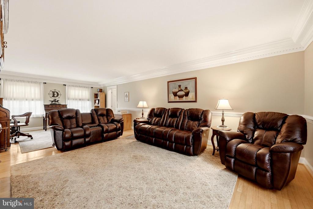 637 TREYS DRIVE