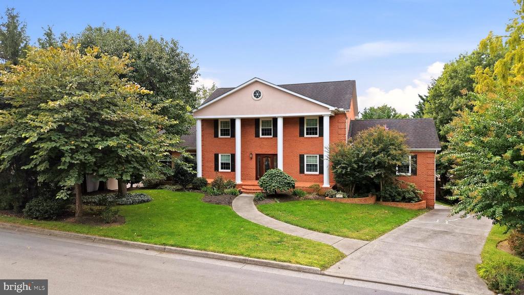 637 TREYS DRIVE