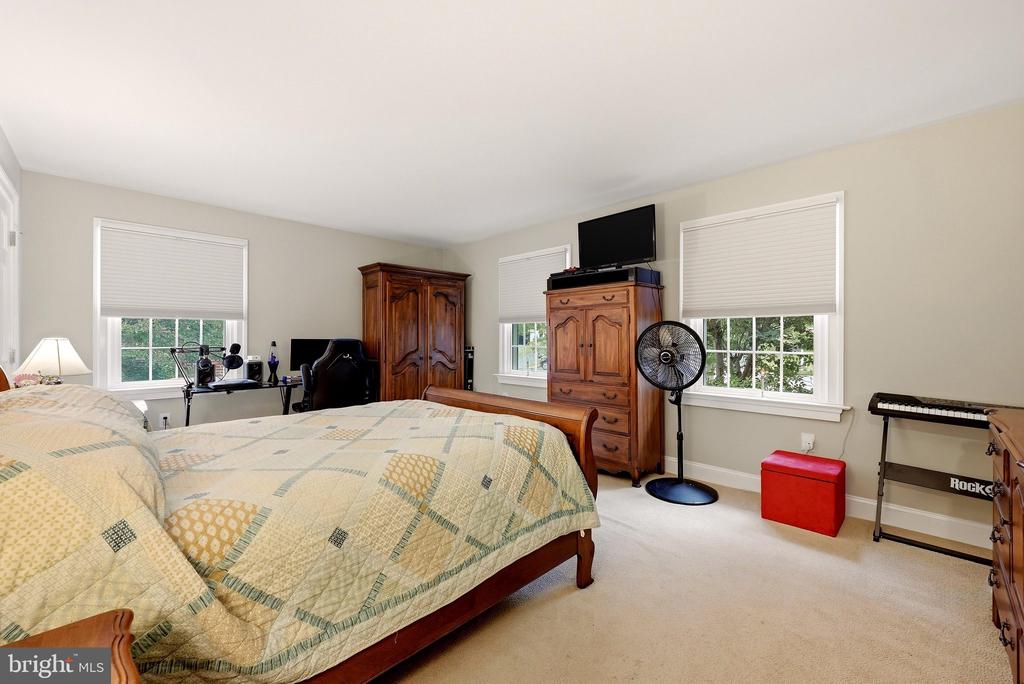 637 TREYS DRIVE
