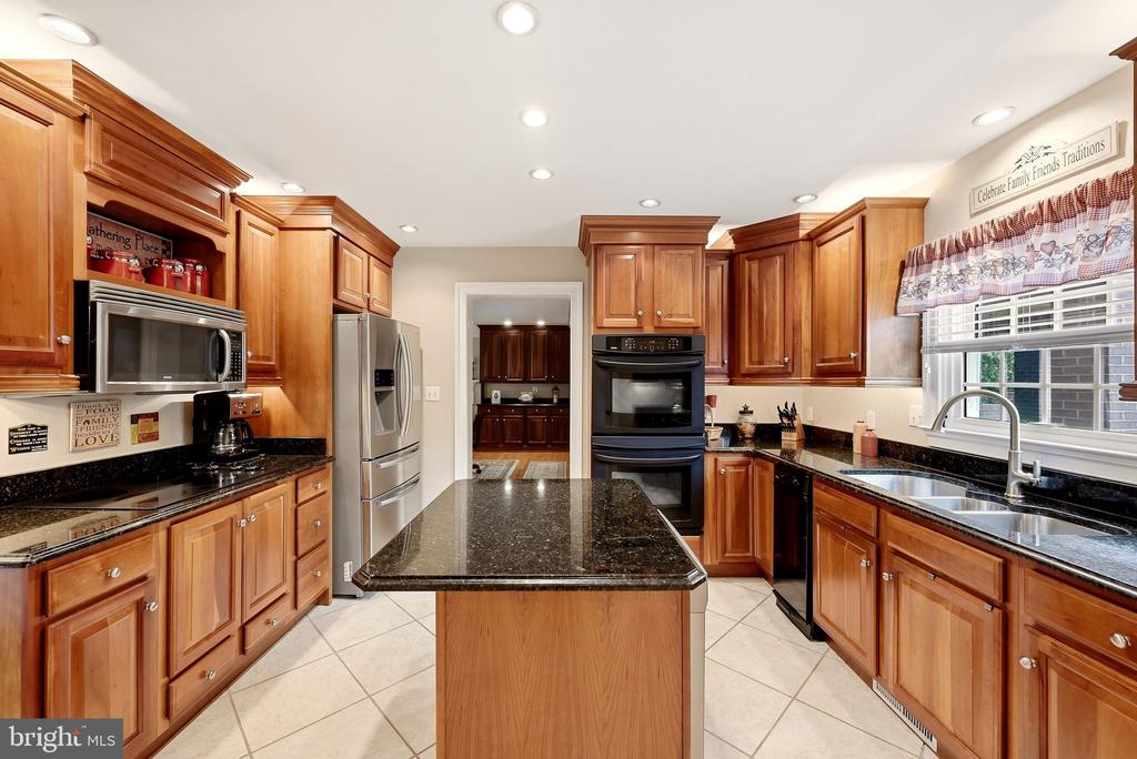 637 TREYS DRIVE
