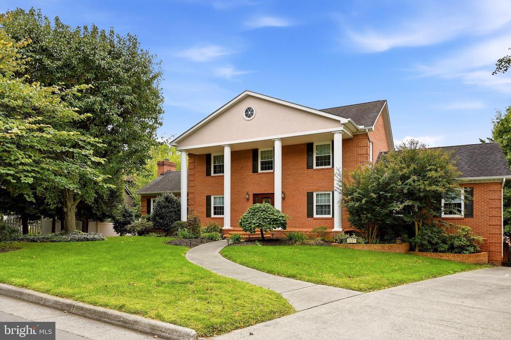 637 TREYS DRIVE