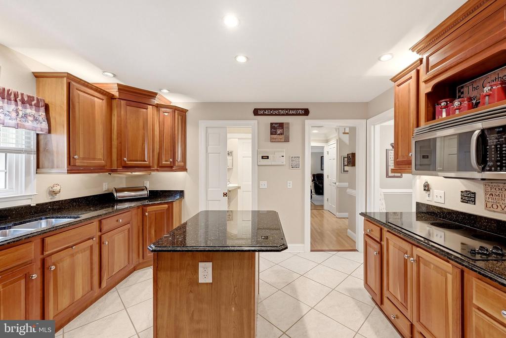637 TREYS DRIVE