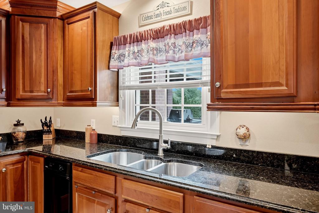 637 TREYS DRIVE
