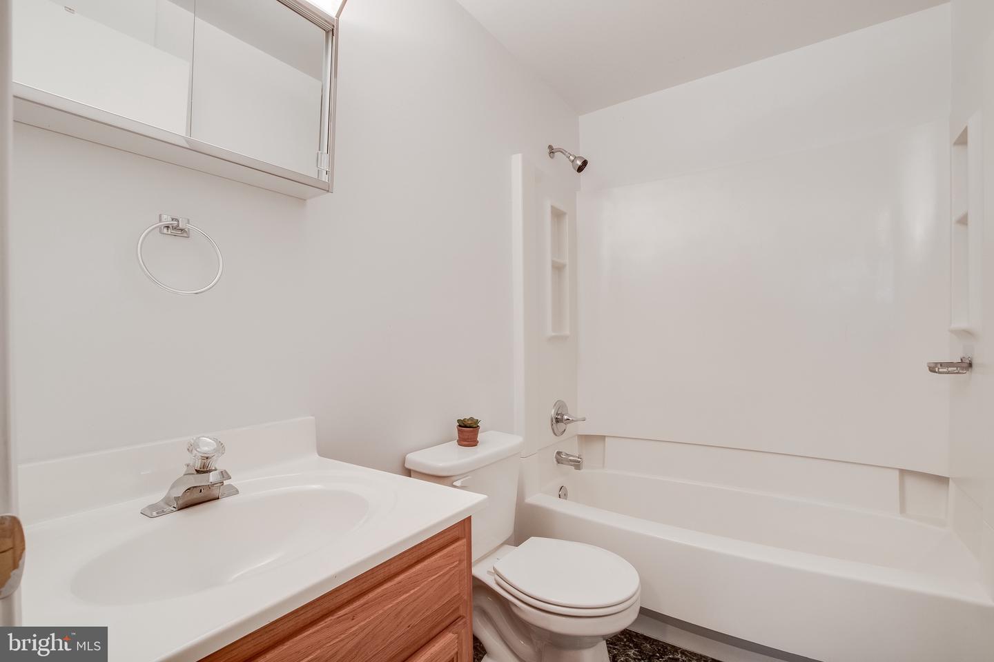 1461 Canterbury ROAD